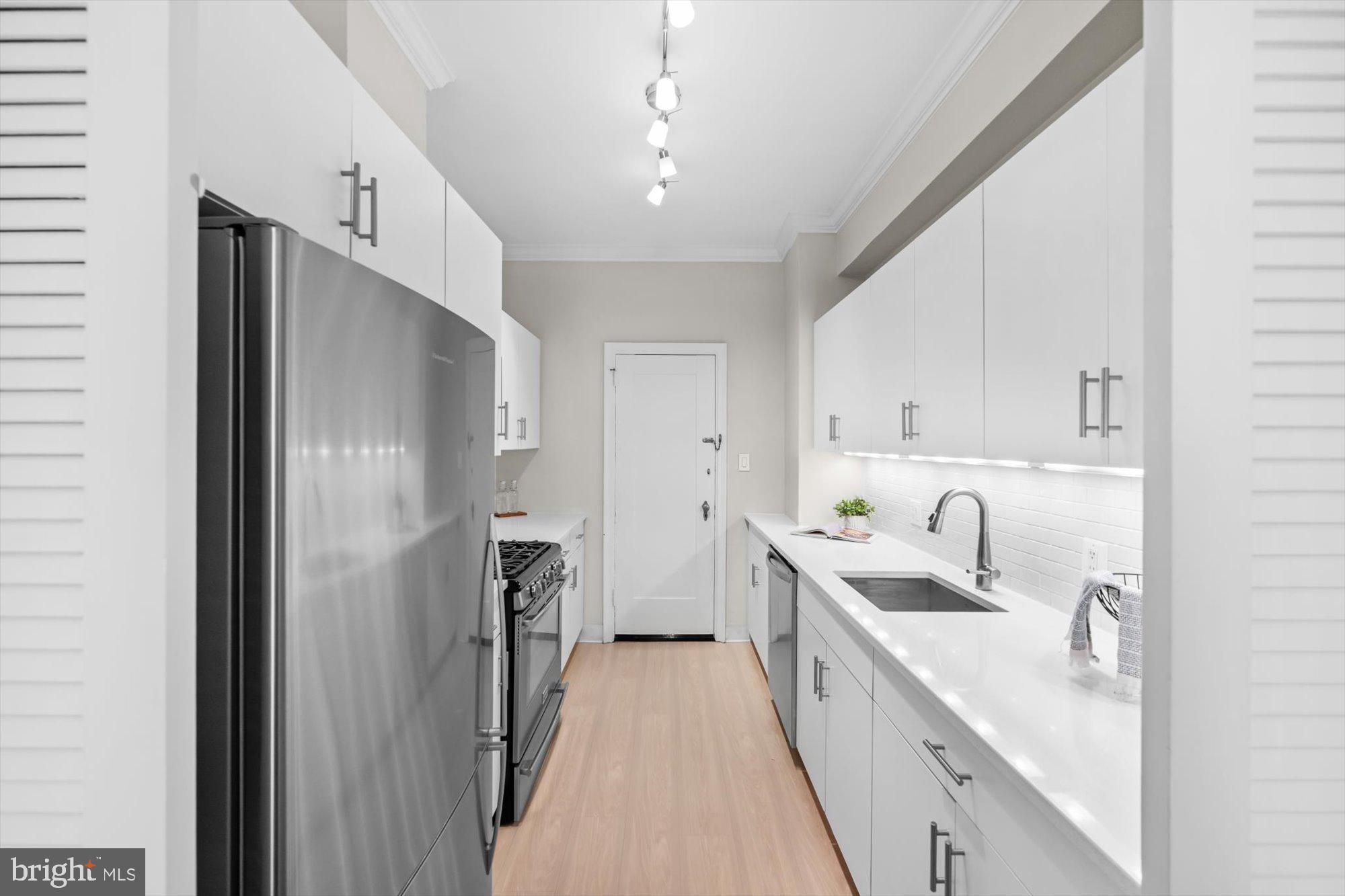 4700 Connecticut Avenue Northwest, Unit 206 Washington, DC 20008 - Photo 6 of 20 Updated kitchen