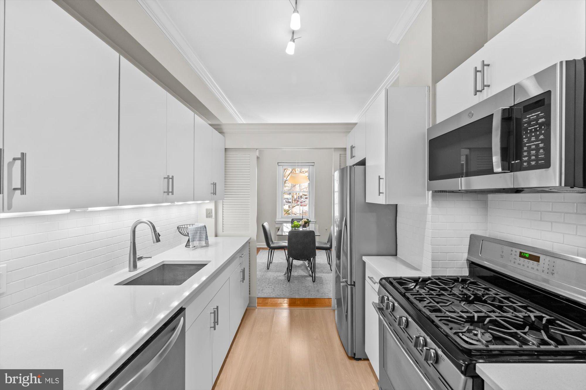 4700 Connecticut Avenue Northwest, Unit 206 Washington, DC 20008 - Photo 7 of 20 Stainless steel appliances