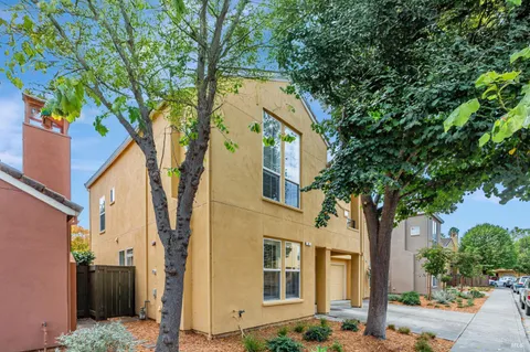 $869,000 | 27 Arnold Drive, Novato, CA 94949