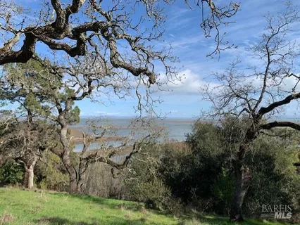 $869,000 | 27 Arnold Drive, Novato, CA 94949
