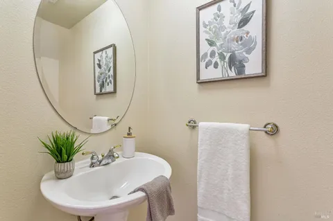 $869,000 | 27 Arnold Drive, Novato, CA 94949