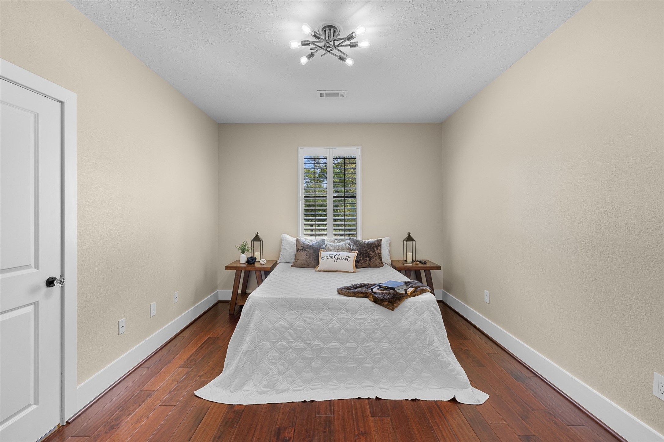 29500 Skymac Ranch Road Hempstead, TX 77445 - Photo 31 of 50 Tucked away on its own side of the upper level, this en suite bedroom provides exceptional privacy, creating a quiet and secluded retreat.