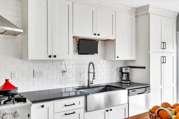 $585,000 | 19 Autumn Lane, Troy, NY 12182