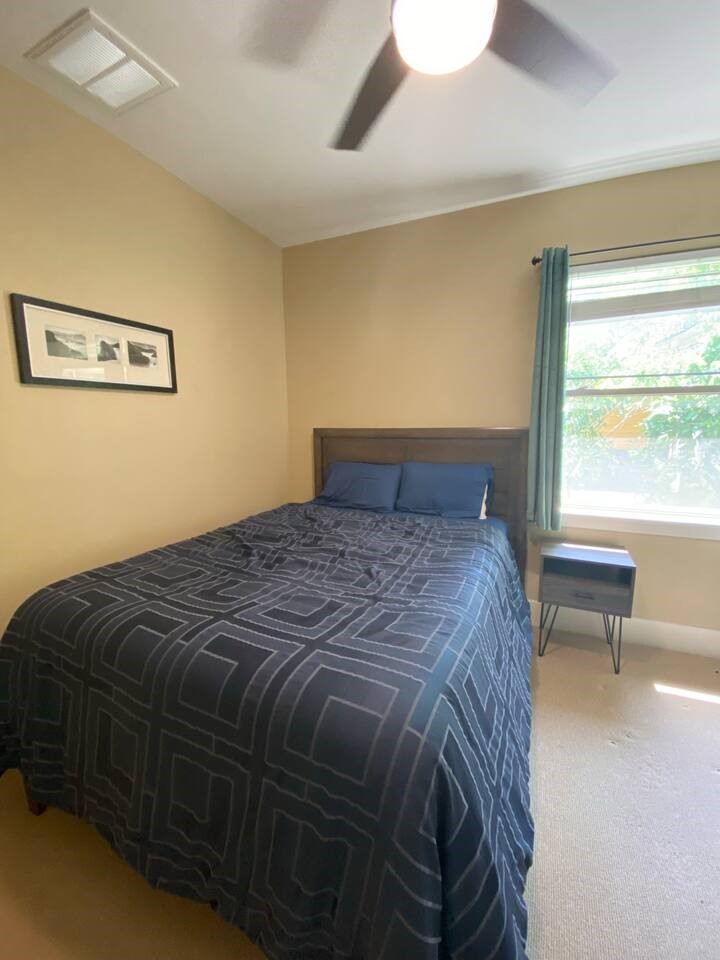 1007 Taulbee Lane, Unit A Austin, TX 78757 - Photo 14 of 17 a bedroom with a bed and a window