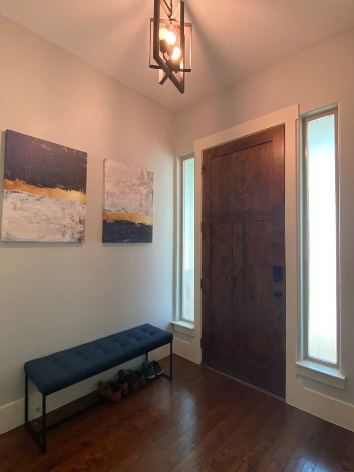 1007 Taulbee Lane, Unit A Austin, TX 78757 - Photo 3 of 17 a bench sitting in a room next to a window