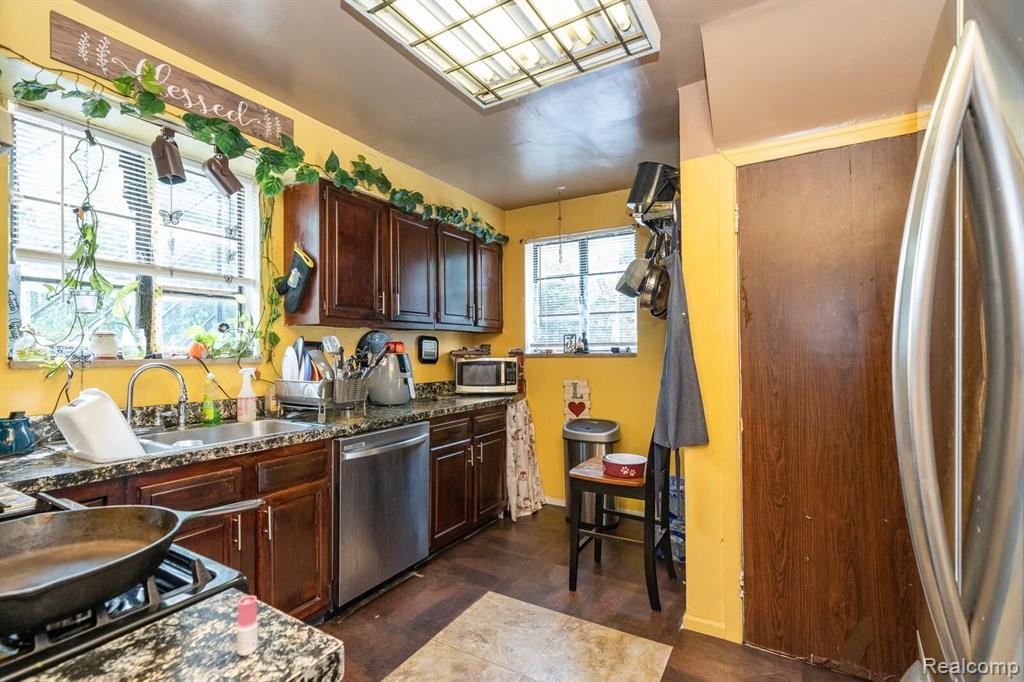 15710 Meyers Road Detroit, MI 48227 - Photo 8 of 16