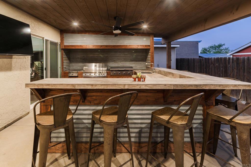 435 West Hawthorne Street Fallbrook, CA 92028 - Photo 29 of 42 a kitchen with a table and chairs in it
