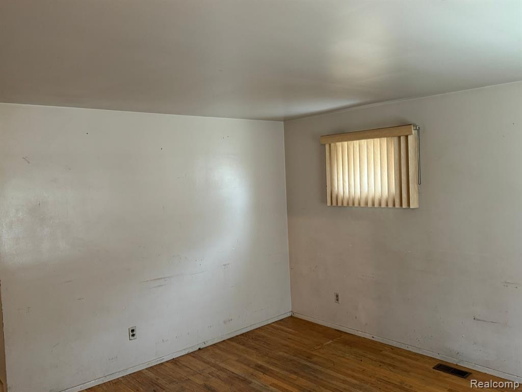 22478 Rausch Avenue Eastpointe, MI 48021 - Photo 5 of 11