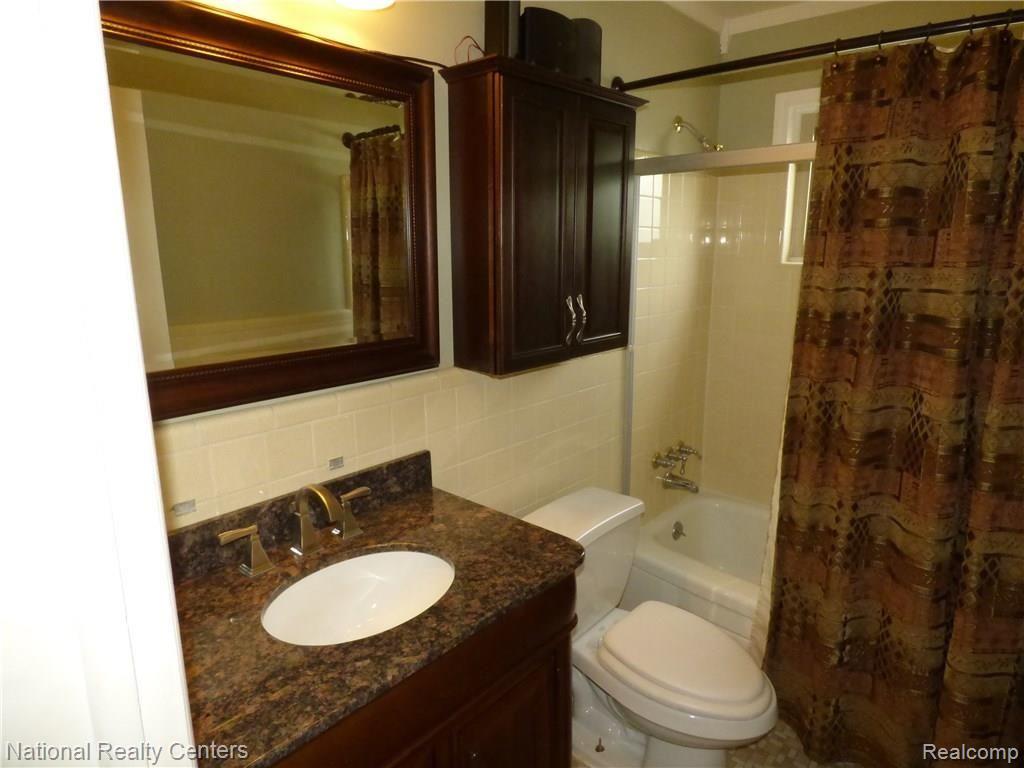 2859 East Maple Road, Unit 16 Birmingham, MI 48009 - Photo 8 of 9
