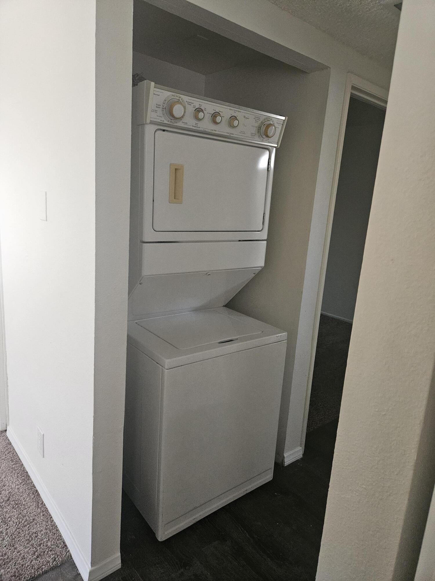 34177 Emily Way Rancho Mirage, CA 92270 - Photo 15 of 17 Laundry