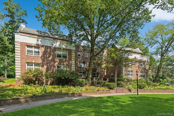 $355,000 | 13 Sunnybrook Road, Unit 3D, Bronxville, NY 10708