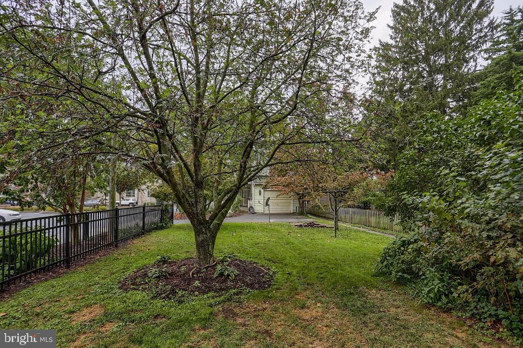 29 South Cedar Street Lititz, PA 17543 - Photo 27 of 33 Gallery Image 27
