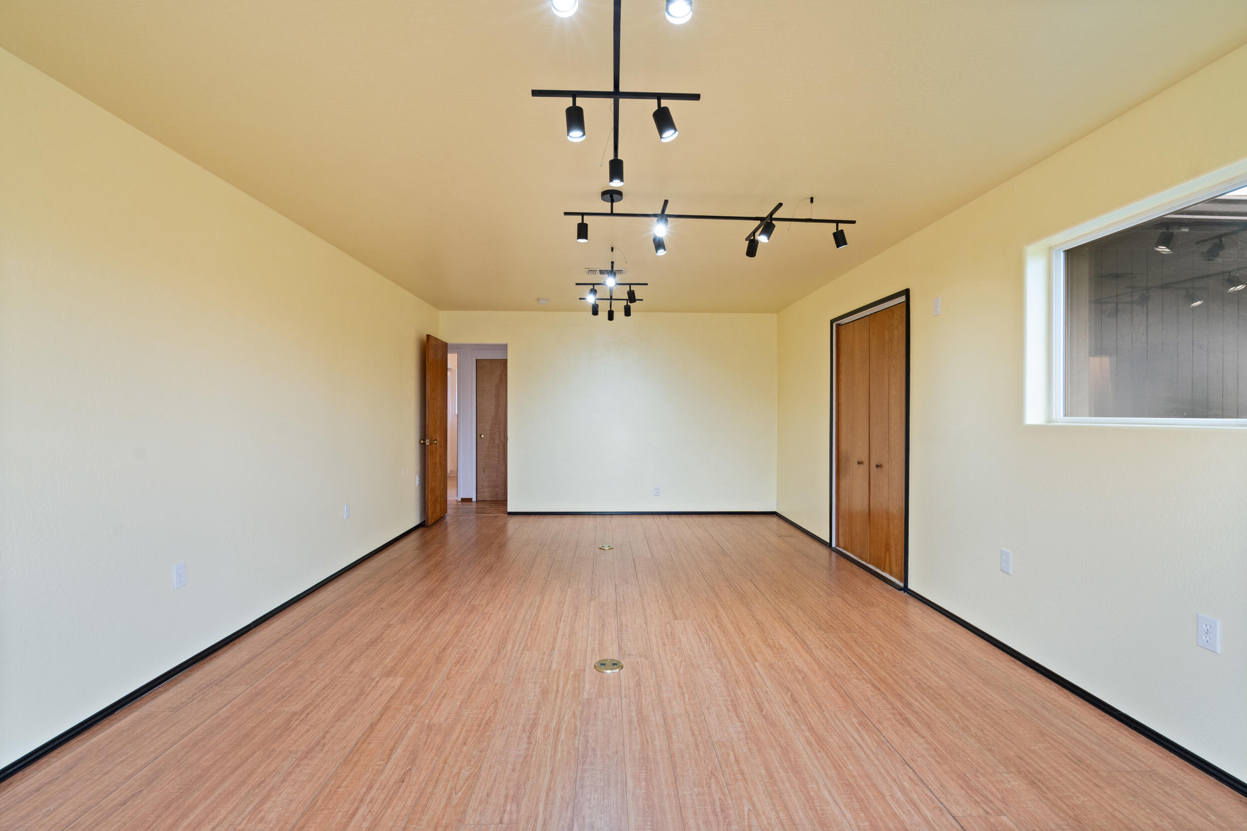 3371 Freeland Road Central Point, OR 97502 - Photo 20 of 38 3371-freeland-rd-18