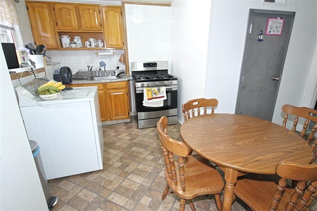 691 Hart Street Brooklyn, NY 11221 - Photo 7 of 26