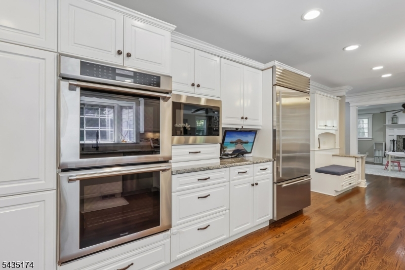 27 Burlington Road Berkeley Heights, NJ 07974 - Photo 7 of 37