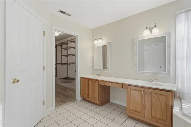 $1,050,000 | 14 Amberville Road, North Andover, MA 01845