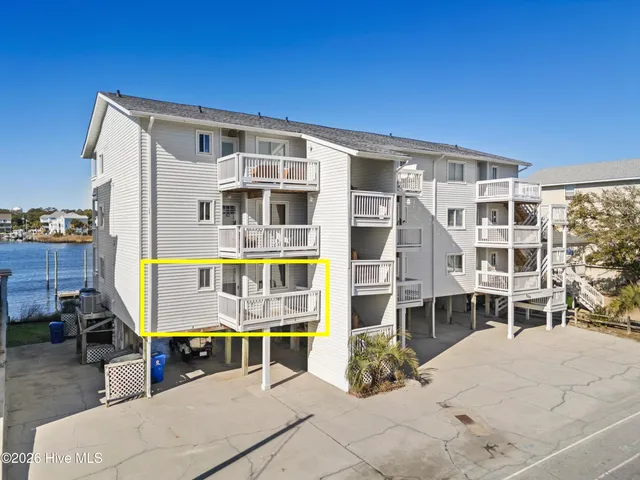 $3,000 | 709 Canal Drive, Unit 1A, Carolina Beach, NC 28428