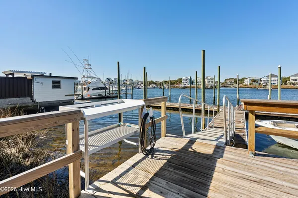 $2,800 | 709 Canal Drive, Unit 1A, Carolina Beach, NC 28428