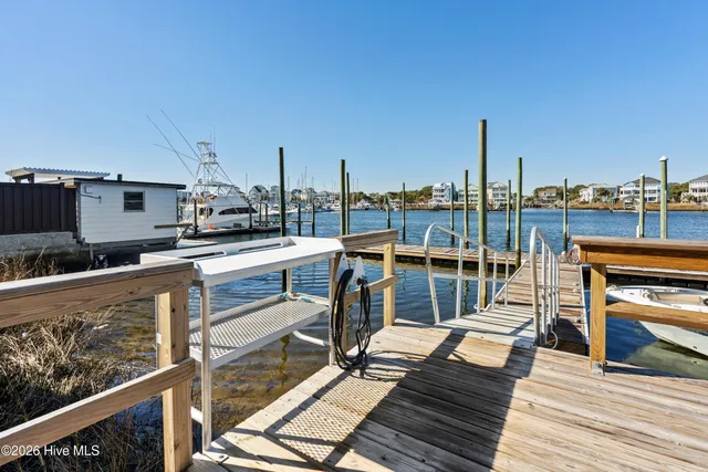 $3,000 | 709 Canal Drive, Unit 1A, Carolina Beach, NC 28428