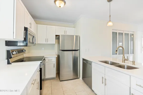 $2,800 | 709 Canal Drive, Unit 1A, Carolina Beach, NC 28428