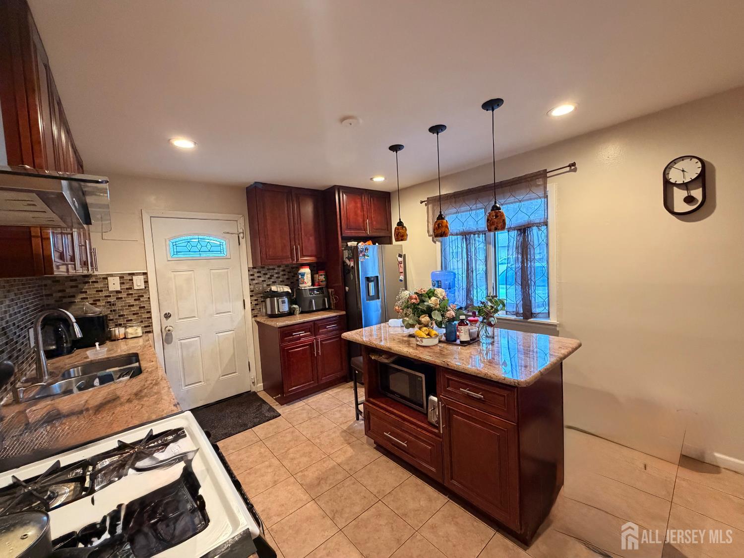 36 Cambridge Road Edison, NJ 08817 - Photo 9 of 26 Gallery Image 9