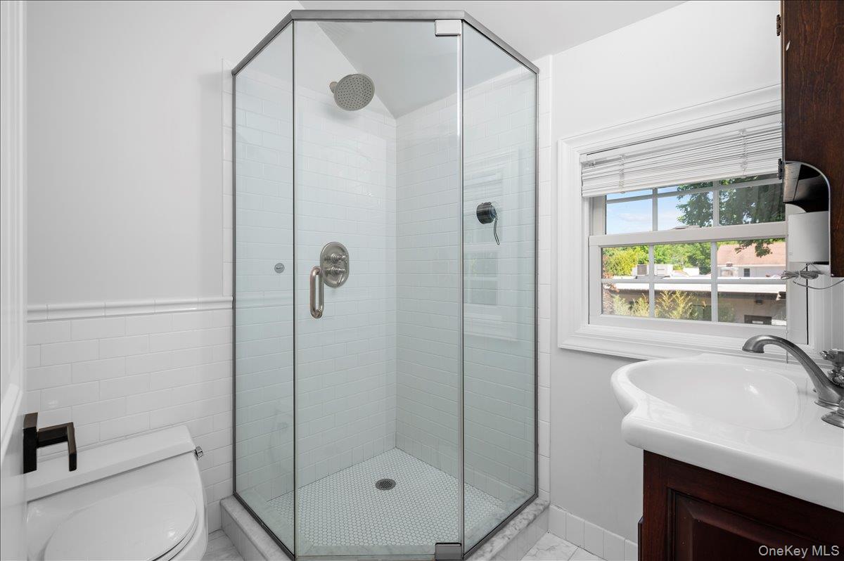 80 Maple Avenue Rye, NY 10580 - Photo 21 of 37 The Second Floor Hall Bath
