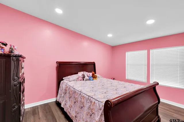 a bed room with a bed