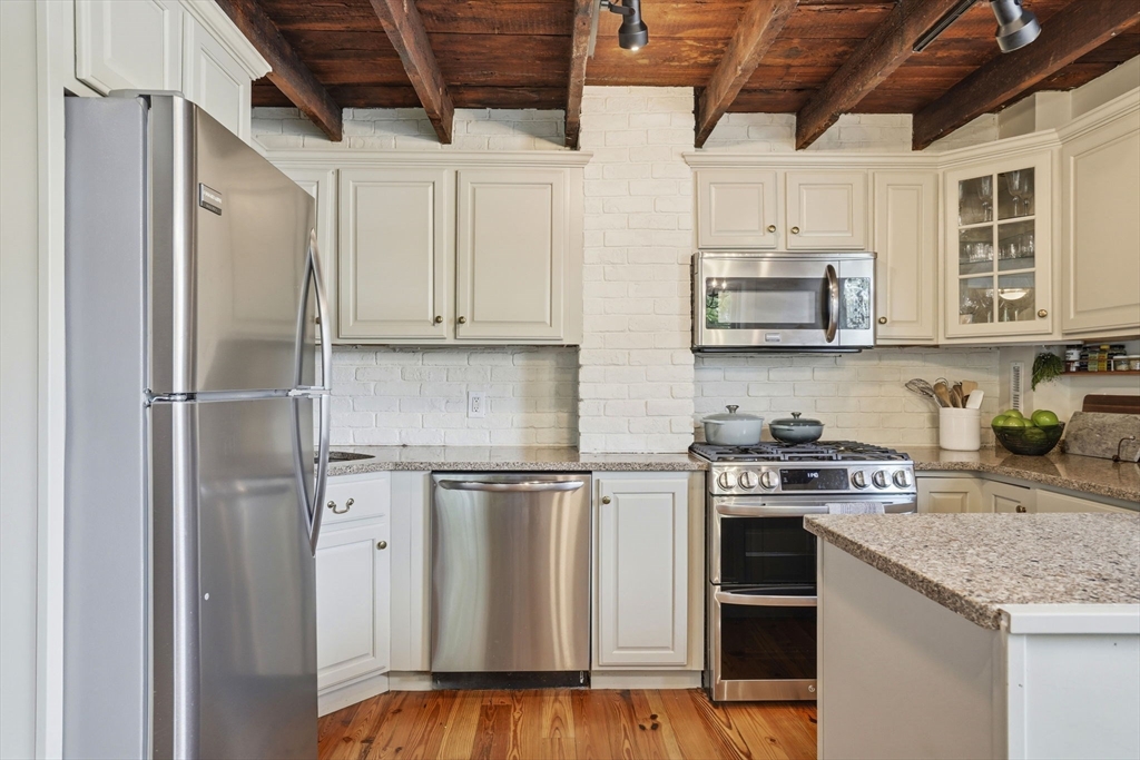 4 Short St Place, Unit 4 Boston, MA 02129 - Photo 4 of 17
