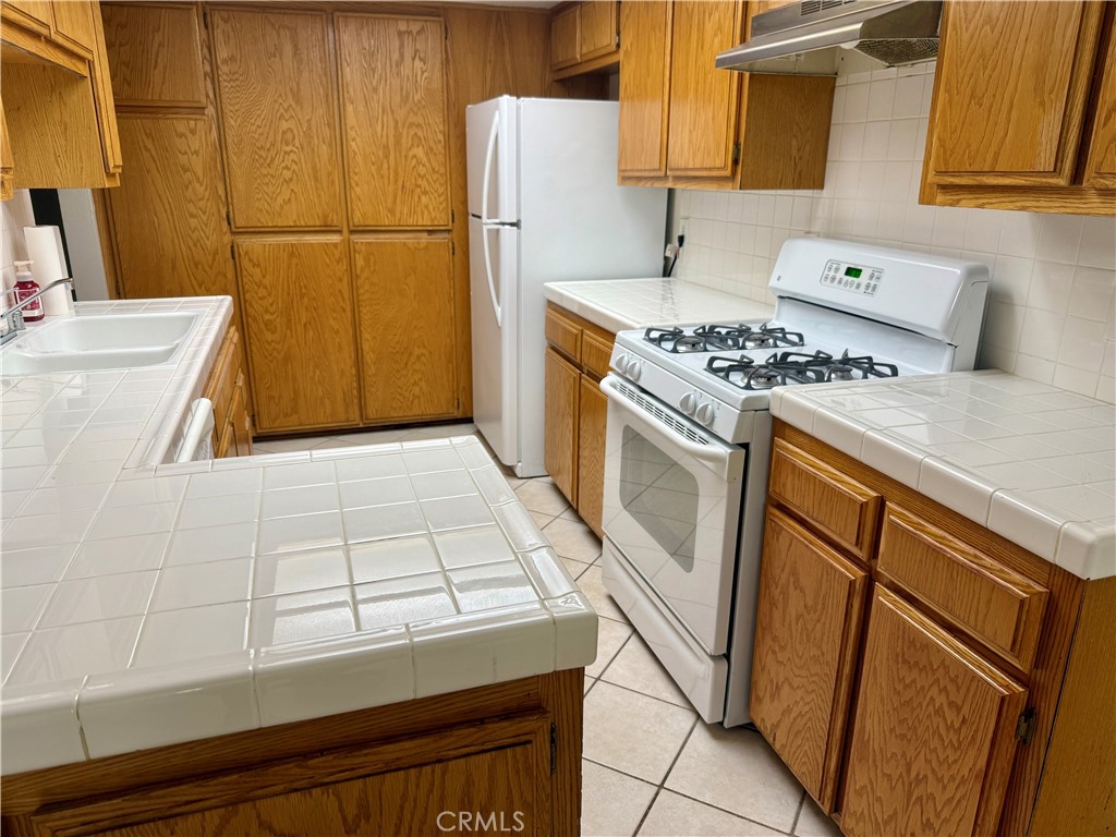 910 North Redding Way, Unit F Upland, CA 91786 - Photo 12 of 54