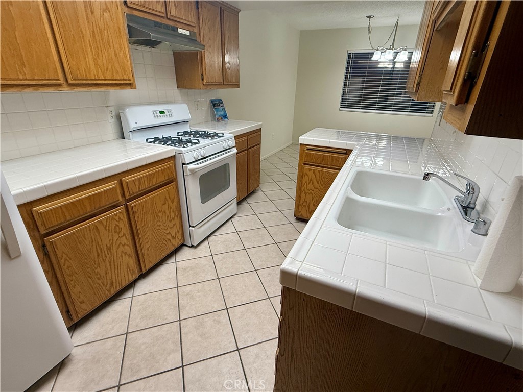 910 North Redding Way, Unit F Upland, CA 91786 - Photo 13 of 54