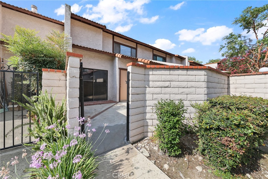 910 North Redding Way, Unit F Upland, CA 91786 - Photo 4 of 54