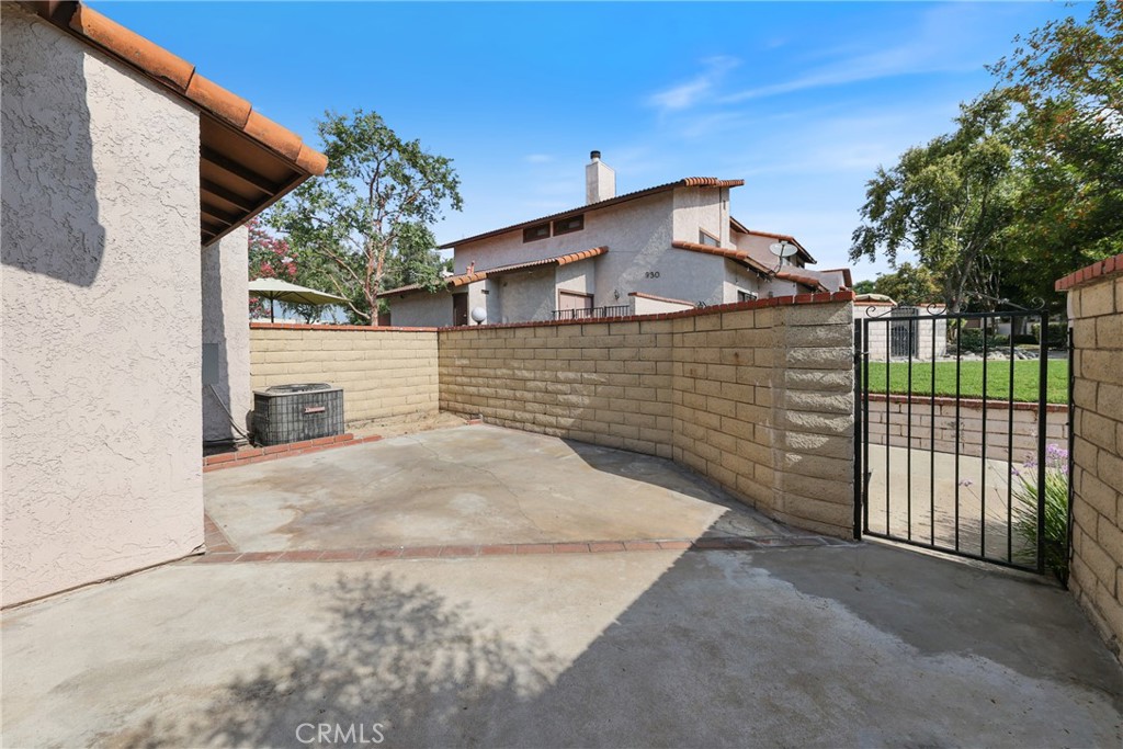 910 North Redding Way, Unit F Upland, CA 91786 - Photo 7 of 54