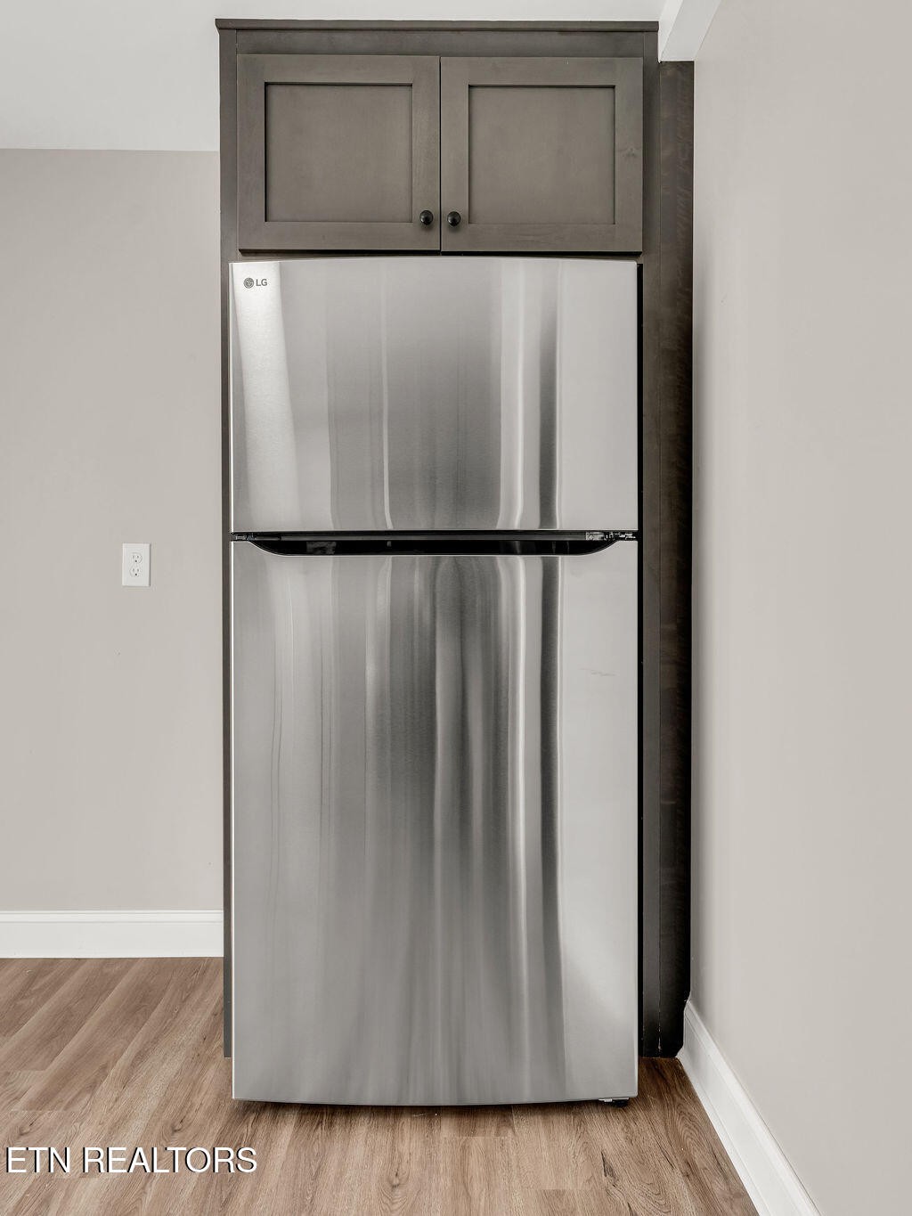 155 Tacoma Road Oak Ridge, TN 37830 - Photo 17 of 33 a white refrigerator freezer sitting in a kitchen