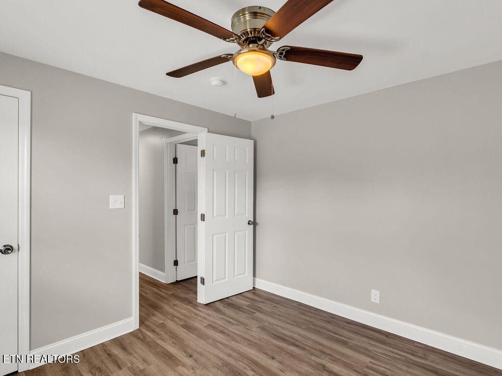 155 Tacoma Road Oak Ridge, TN 37830 - Photo 25 of 33 a view of an entryway with wooden floor