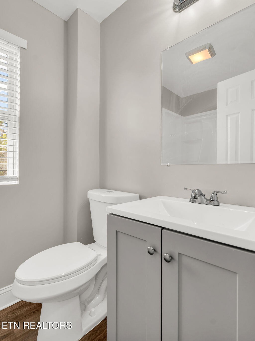 155 Tacoma Road Oak Ridge, TN 37830 - Photo 26 of 33 a bathroom with a granite countertop toilet sink and mirror