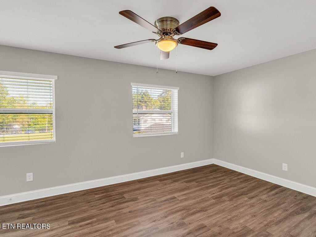 155 Tacoma Road Oak Ridge, TN 37830 - Photo 28 of 33 an empty room with wooden floor and windows