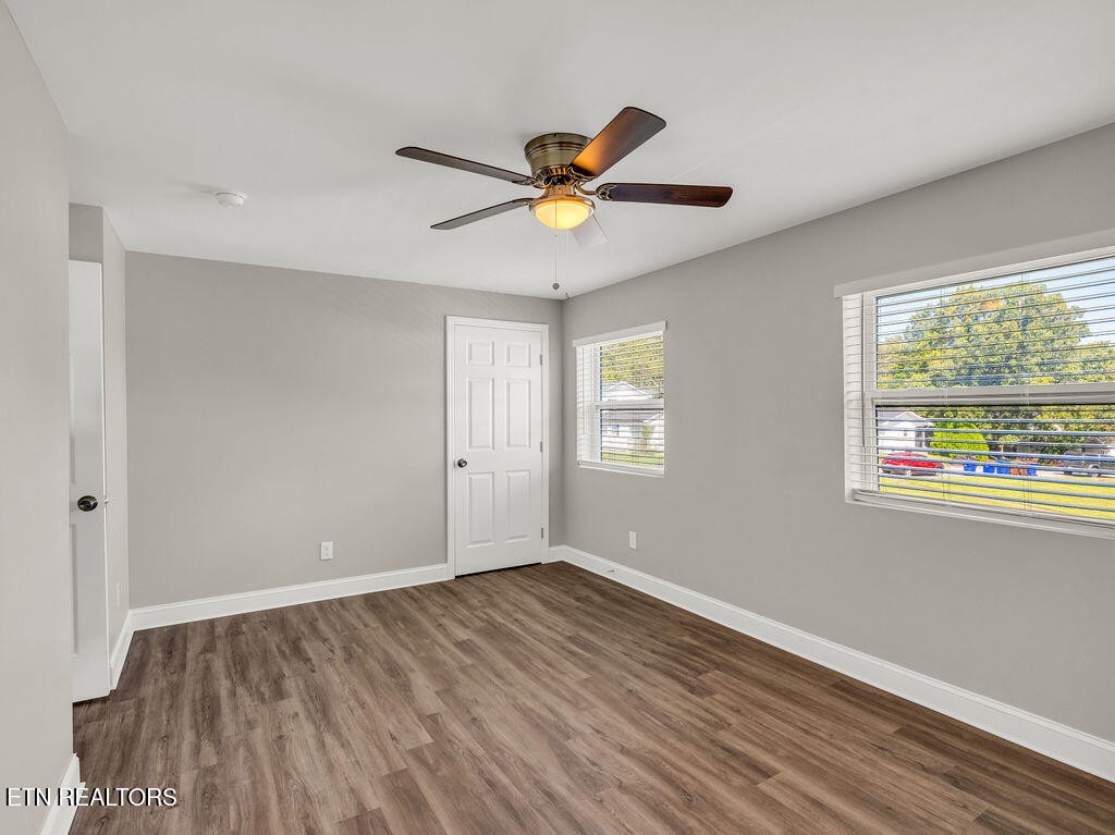 155 Tacoma Road Oak Ridge, TN 37830 - Photo 29 of 33 a view of an empty room with window and wooden floor