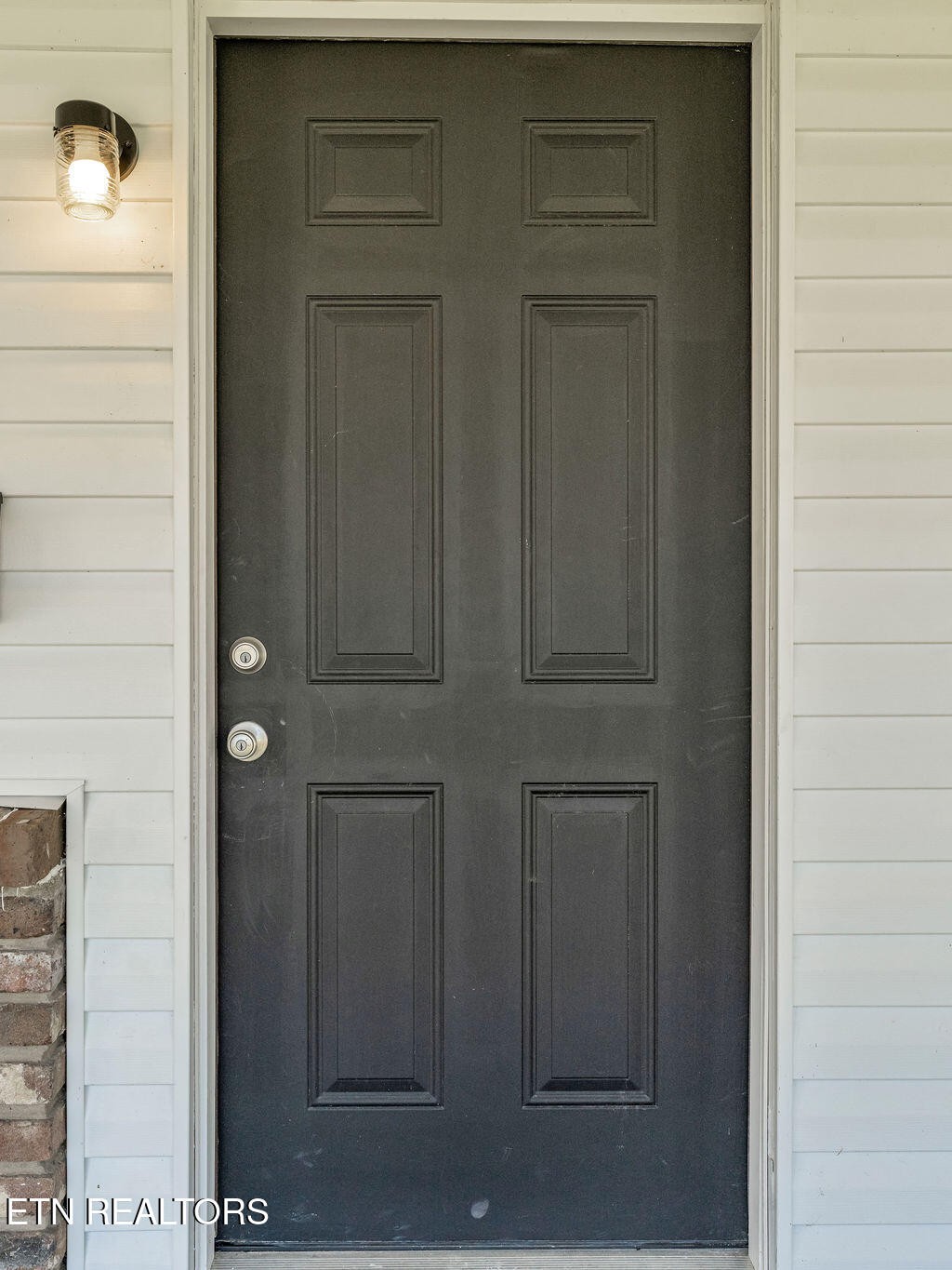 155 Tacoma Road Oak Ridge, TN 37830 - Photo 8 of 33 a view of front door