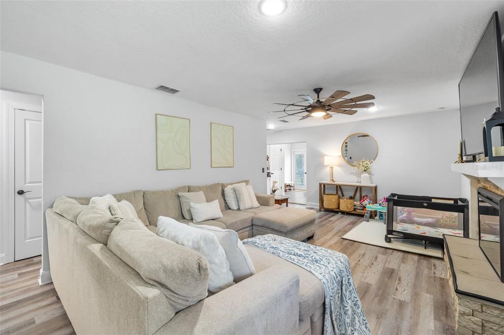 2118 East Keysville Road Lithia, FL 33547 - Photo 4 of 44 Gallery Image 4