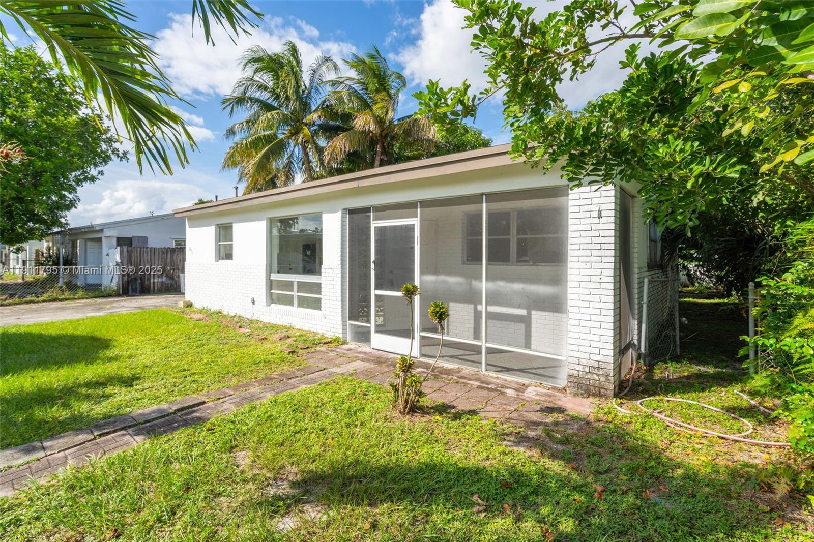 6831 Greene Street Hollywood, FL 33024 - Photo 3 of 29