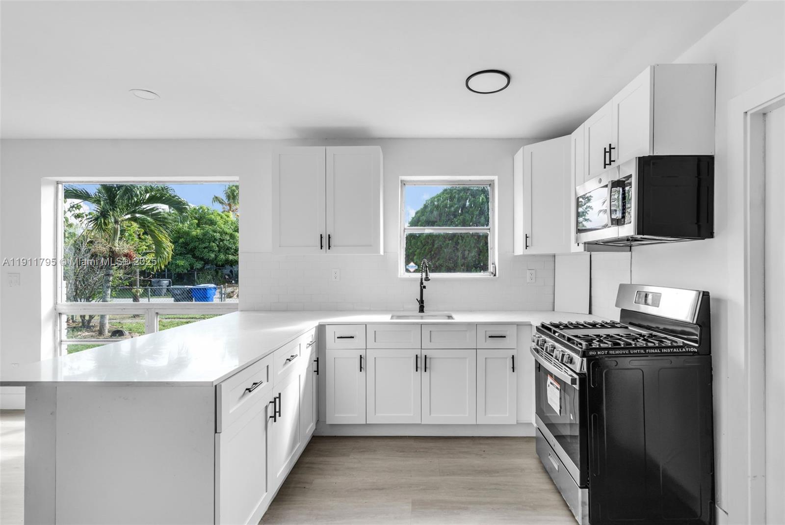 6831 Greene Street Hollywood, FL 33024 - Photo 7 of 29