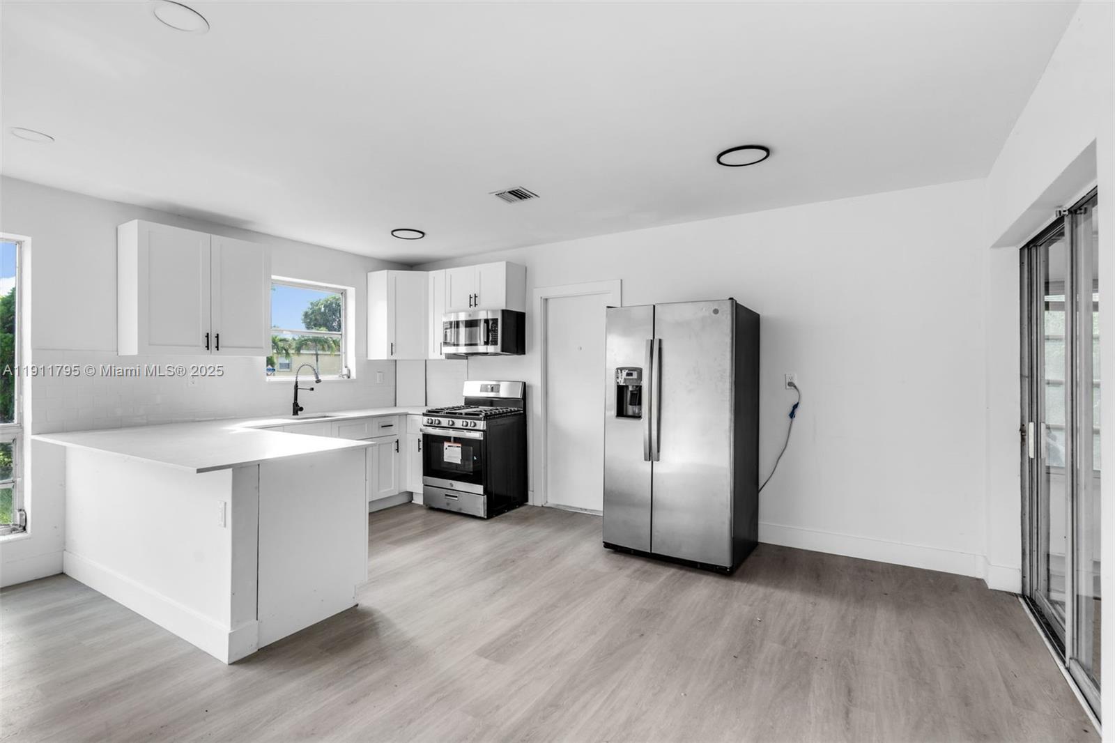 6831 Greene Street Hollywood, FL 33024 - Photo 9 of 29