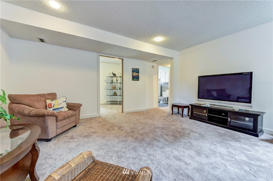 8005 203rd Street Southwest Edmonds, WA 98026 - Photo 14 of 20 Gallery Image 14