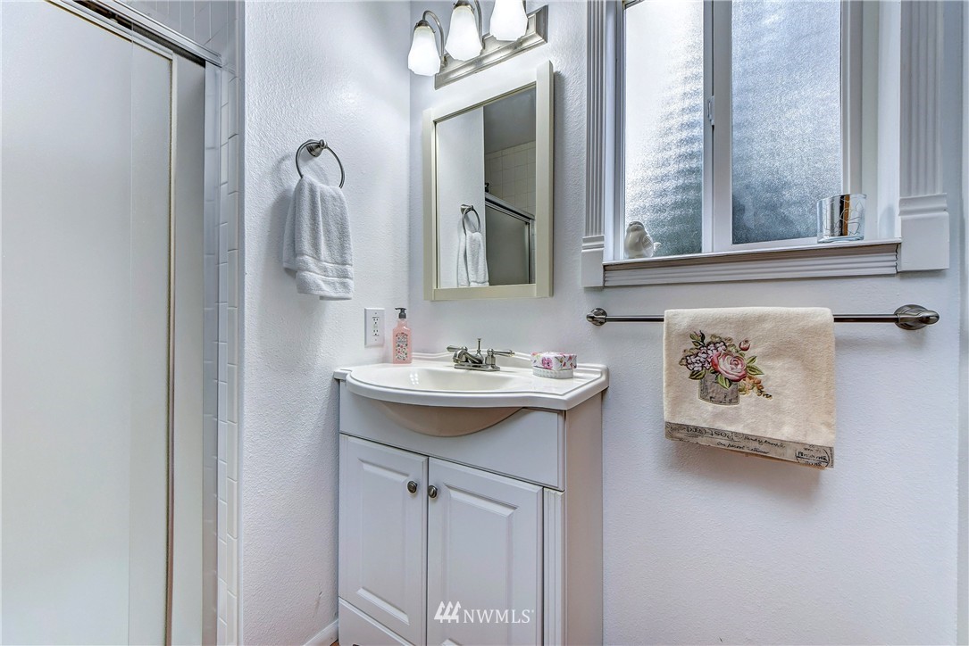8005 203rd Street Southwest Edmonds, WA 98026 - Photo 10 of 20 Gallery Image 10