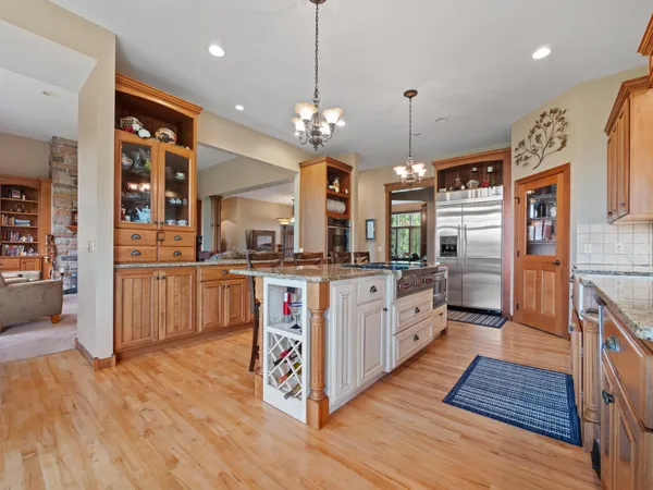 $889,000 | 4424 Donway Drive, Alexandria, MN 56308