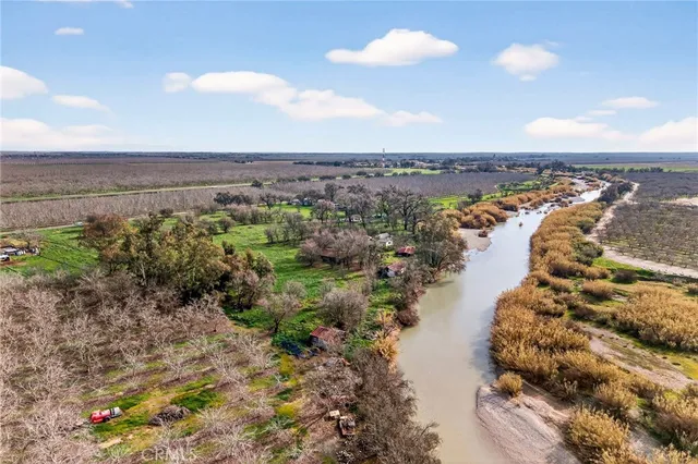a view of a tennis court
