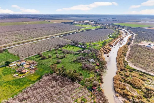 a view of a tennis court