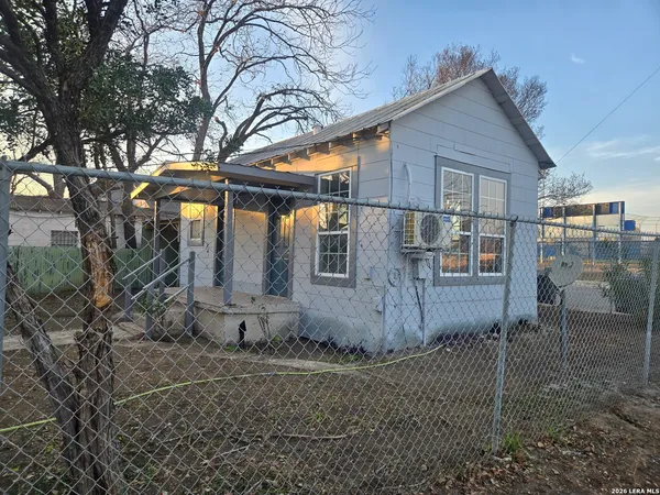 $750 | 203 West Theo Avenue, Unit REAR, San Antonio, TX 78214