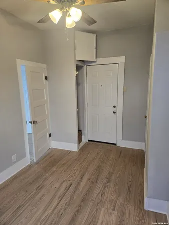 $750 | 203 West Theo Avenue, Unit REAR, San Antonio, TX 78214