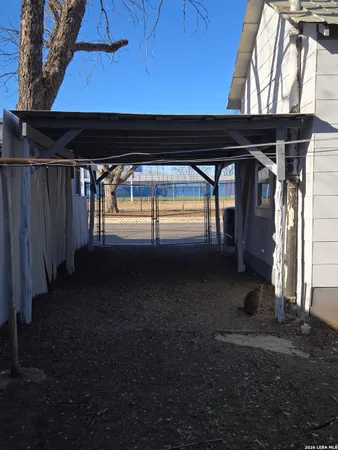 $750 | 203 West Theo Avenue, Unit REAR, San Antonio, TX 78214